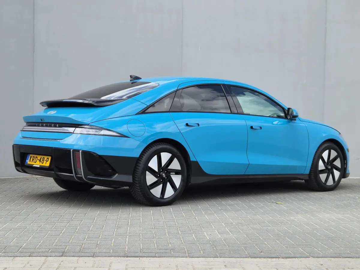 Connect 53 kWh / SOH 100% / warmtepomp / Dealer onderhouden / Fabrieksgarantie tot 08-2028 / CCS snelladen / All season banden / Head Up Display / WLTP bereik 429 km bereik stad 589 km / Ach