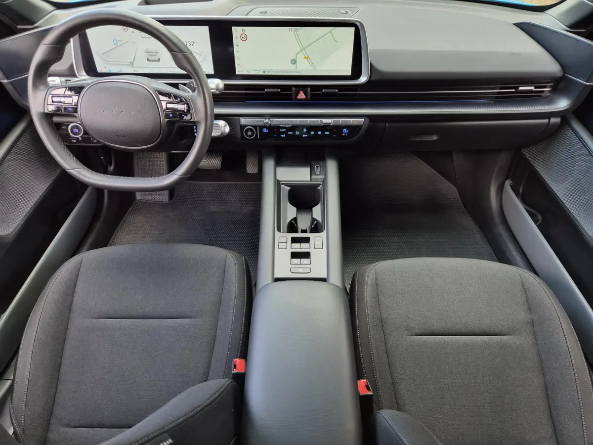 Connect 53 kWh / SOH 100% / warmtepomp / Dealer onderhouden / Fabrieksgarantie tot 08-2028 / CCS snelladen / All season banden / Head Up Display / WLTP bereik 429 km bereik stad 589 km / Ach