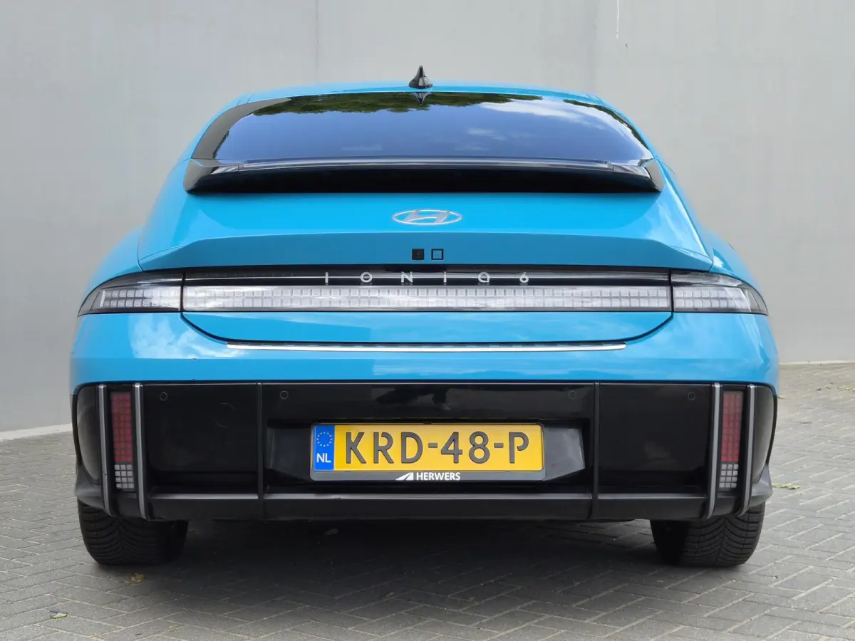 Connect 53 kWh / SOH 100% / warmtepomp / Dealer onderhouden / Fabrieksgarantie tot 08-2028 / CCS snelladen / All season banden / Head Up Display / WLTP bereik 429 km bereik stad 589 km / Ach