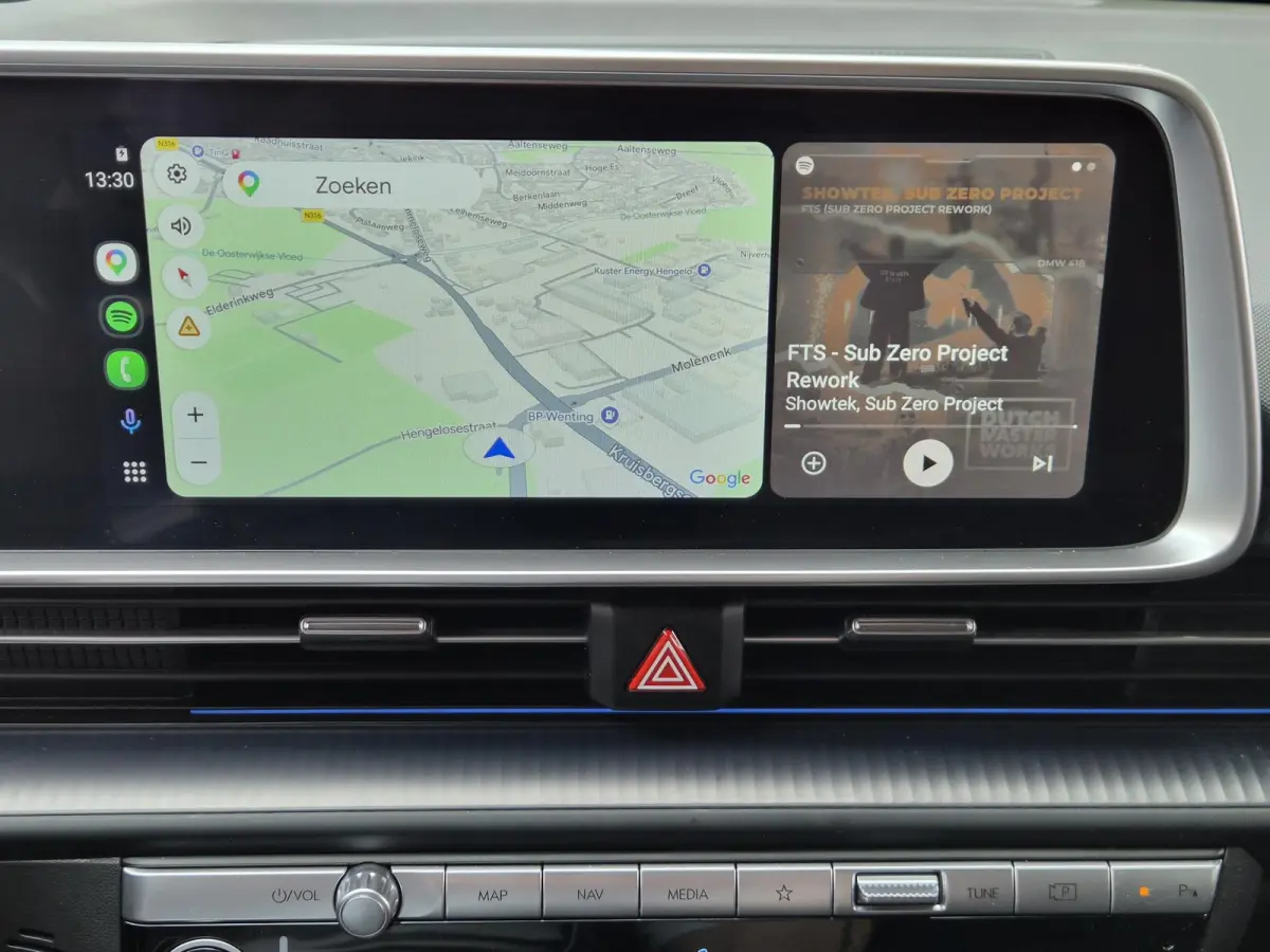 Connect 53 kWh / SOH 100% / warmtepomp / Dealer onderhouden / Fabrieksgarantie tot 08-2028 / CCS snelladen / All season banden / Head Up Display / WLTP bereik 429 km bereik stad 589 km / Ach