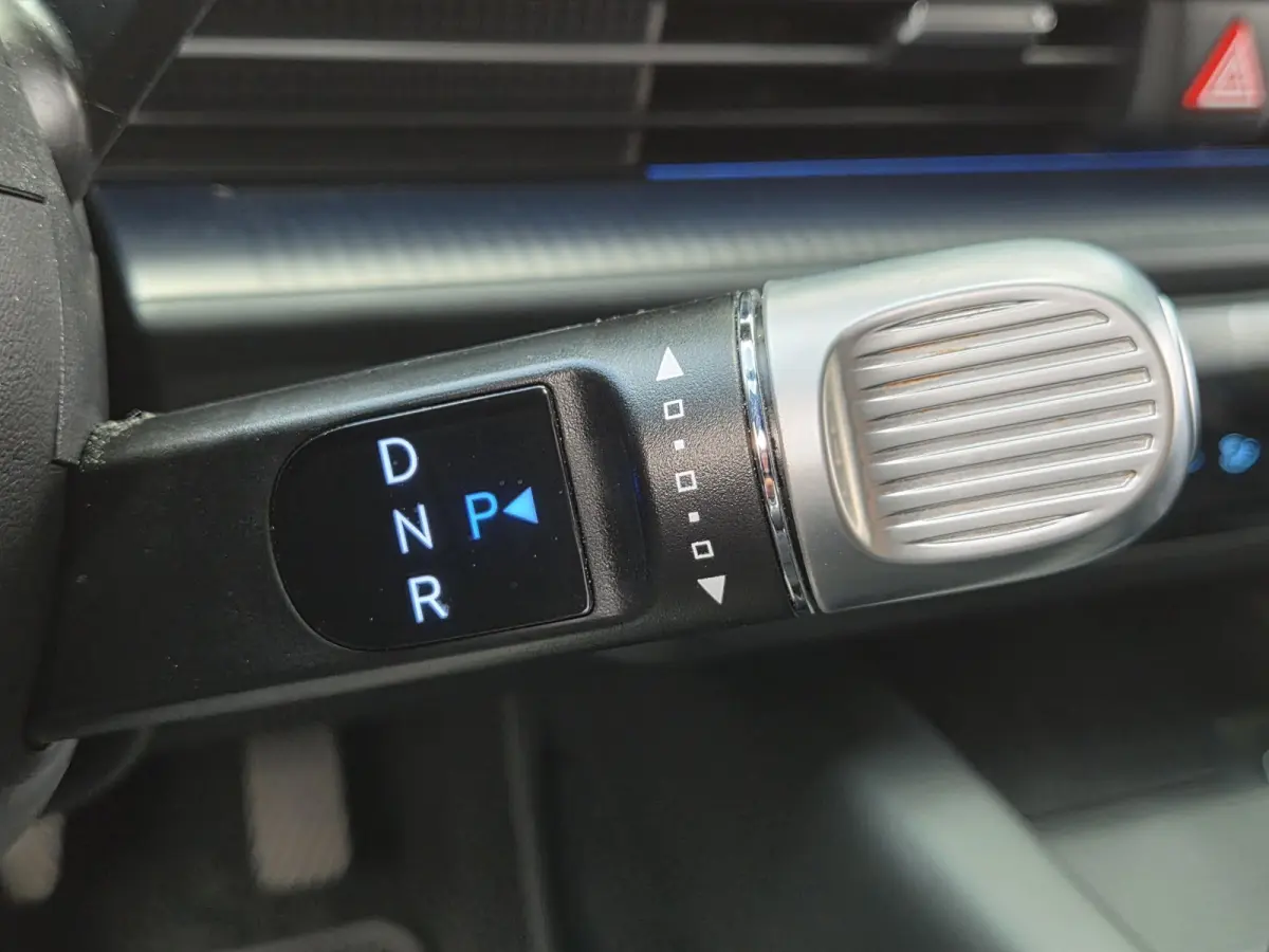 Connect 53 kWh / SOH 100% / warmtepomp / Dealer onderhouden / Fabrieksgarantie tot 08-2028 / CCS snelladen / All season banden / Head Up Display / WLTP bereik 429 km bereik stad 589 km / Ach