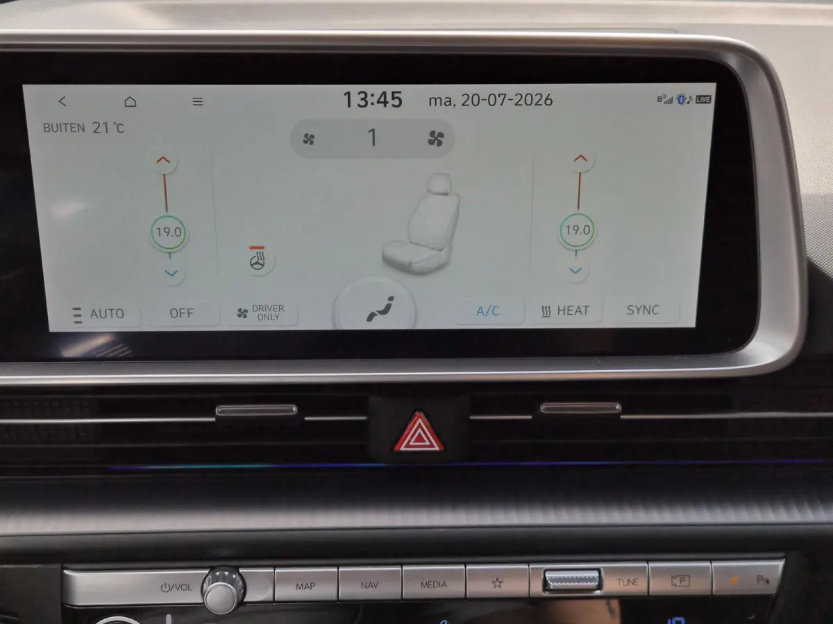 Connect 53 kWh / SOH 100% / warmtepomp / Dealer onderhouden / Fabrieksgarantie tot 08-2028 / CCS snelladen / All season banden / Head Up Display / WLTP bereik 429 km bereik stad 589 km / Ach