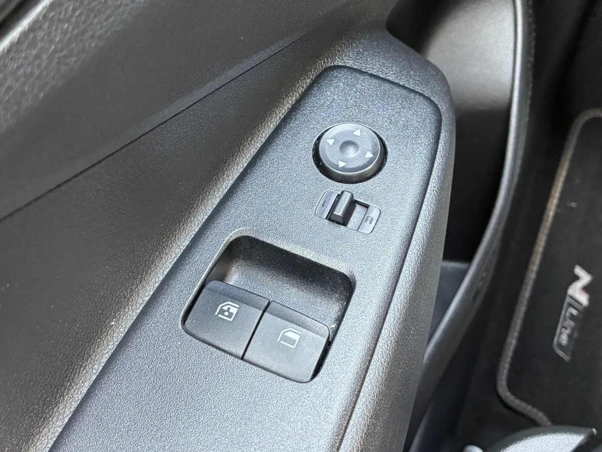 1.0 T-GDI N Line 5-zits / Achteruitrijcamera / Navigatie d.m.v. Apple Carplay/Android Auto / Bluetooth / Stoel-/Stuurverwarming / Cruise Control /