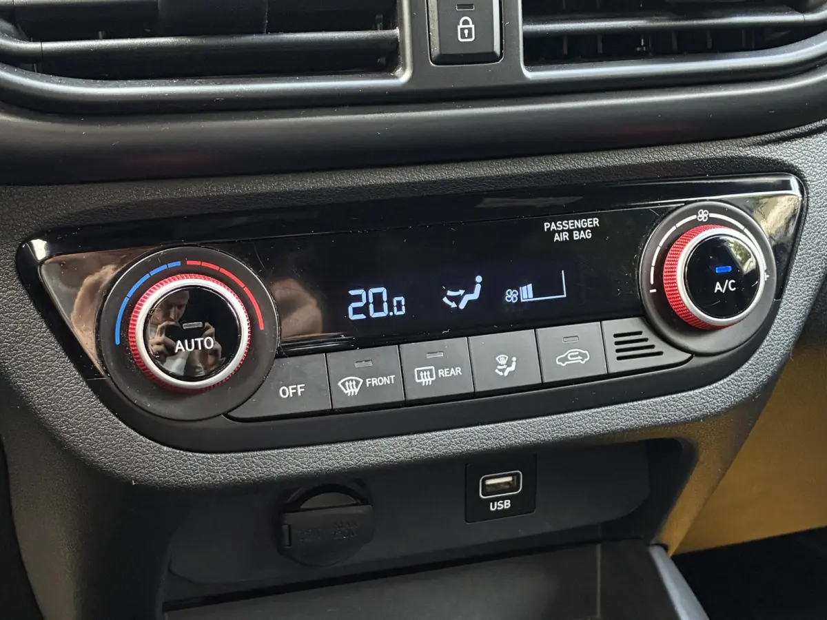1.0 T-GDI N Line 5-zits / Achteruitrijcamera / Navigatie d.m.v. Apple Carplay/Android Auto / Bluetooth / Stoel-/Stuurverwarming / Cruise Control /