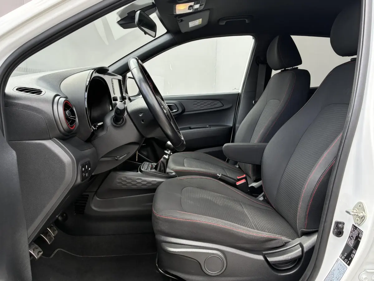 1.0 T-GDI N Line 5-zits / Achteruitrijcamera / Navigatie d.m.v. Apple Carplay/Android Auto / Bluetooth / Stoel-/Stuurverwarming / Cruise Control /