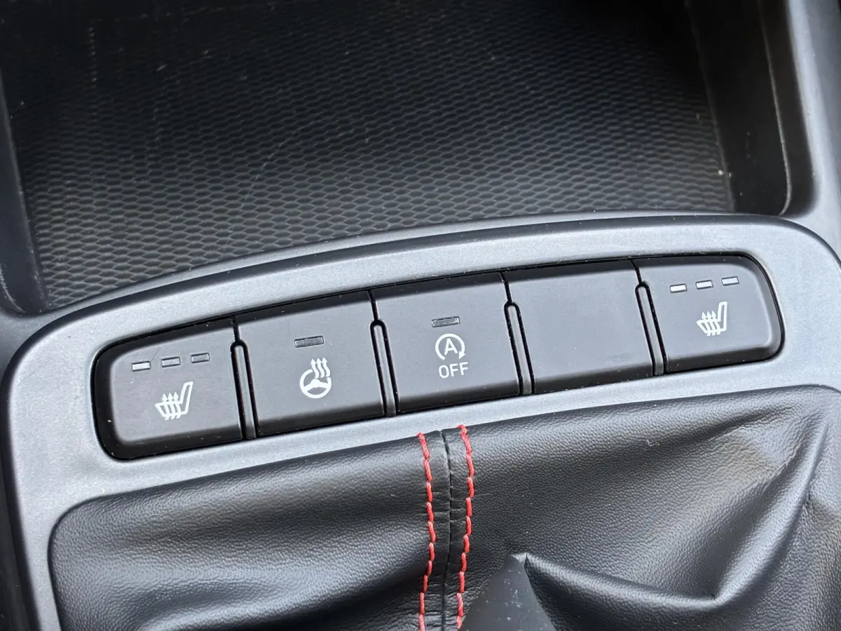 1.0 T-GDI N Line 5-zits / Achteruitrijcamera / Navigatie d.m.v. Apple Carplay/Android Auto / Bluetooth / Stoel-/Stuurverwarming / Cruise Control /