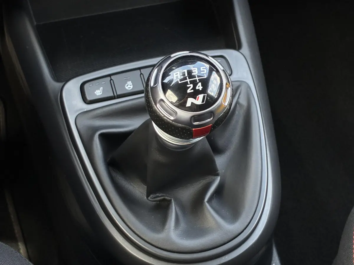 1.0 T-GDI N Line 5-zits / Achteruitrijcamera / Navigatie d.m.v. Apple Carplay/Android Auto / Bluetooth / Stoel-/Stuurverwarming / Cruise Control /