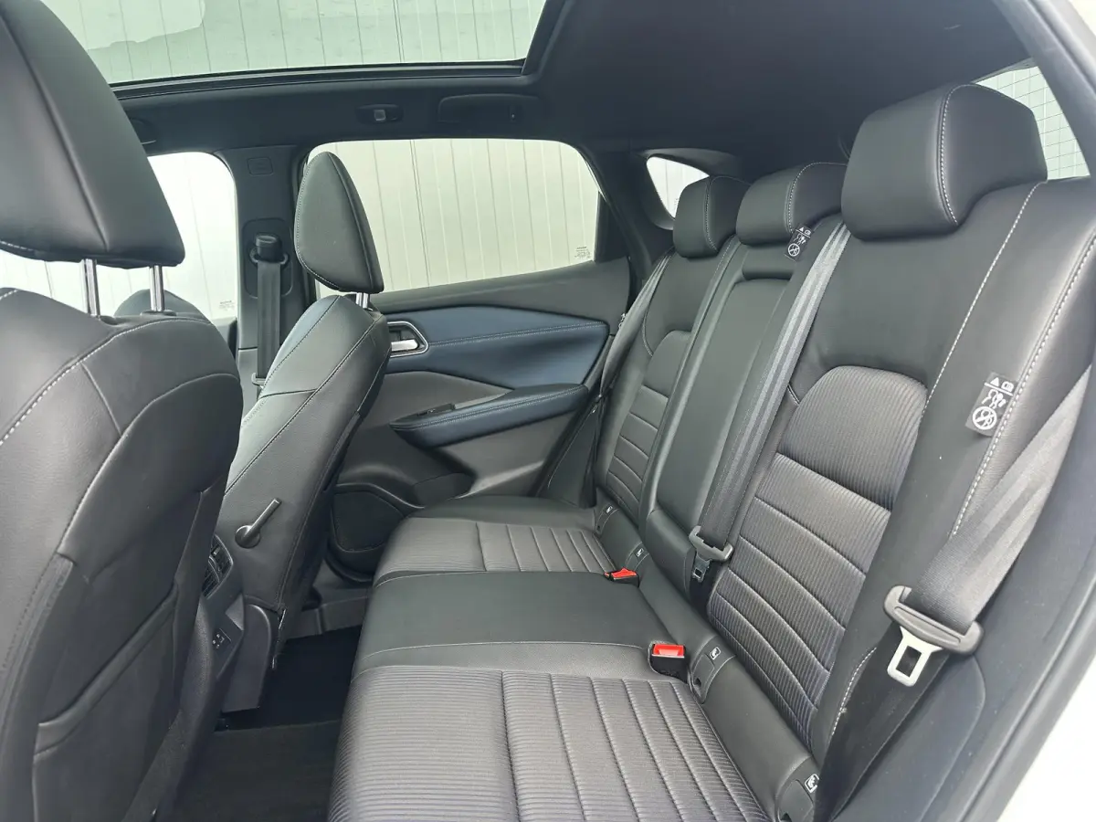 1.3 MHEV Tekna / Trekhaak (1400KG Trekgewicht) / Panoramadak / 360 graden camera / Adaptieve Cruise Control / Head Up display /