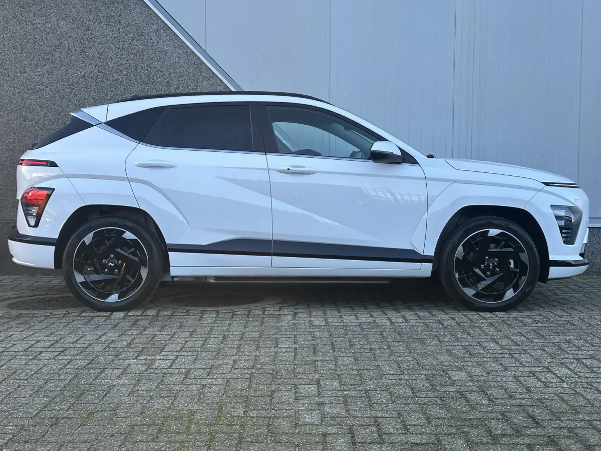 Comfort Smart 48.4 kWh / Navigatie / Blind-Spot Collision-Avoidance Assist / Adaptieve Cruise Control / 19 inch N-Velgen