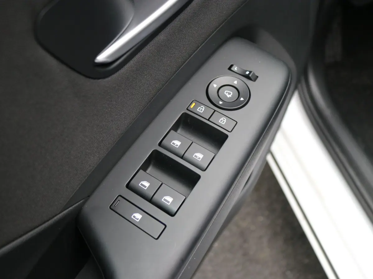 Comfort Smart 48.4 kWh / Navigatie / Blind-Spot Collision-Avoidance Assist / Adaptieve Cruise Control / 19 inch N-Velgen