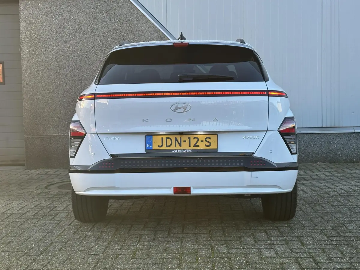Comfort Smart 48.4 kWh / Navigatie / Blind-Spot Collision-Avoidance Assist / Adaptieve Cruise Control / 19 inch N-Velgen
