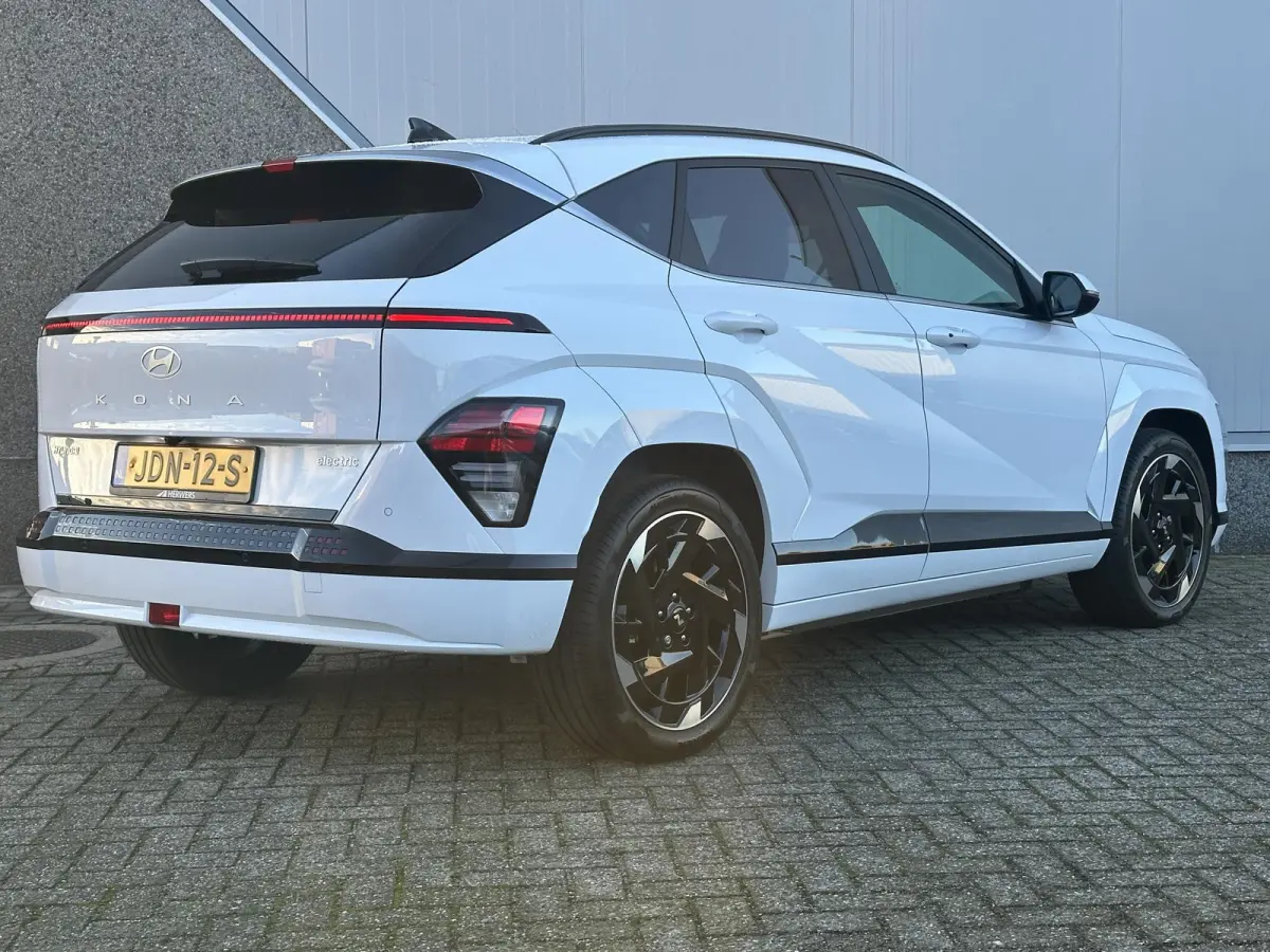 Comfort Smart 48.4 kWh / Navigatie / Blind-Spot Collision-Avoidance Assist / Adaptieve Cruise Control / 19 inch N-Velgen