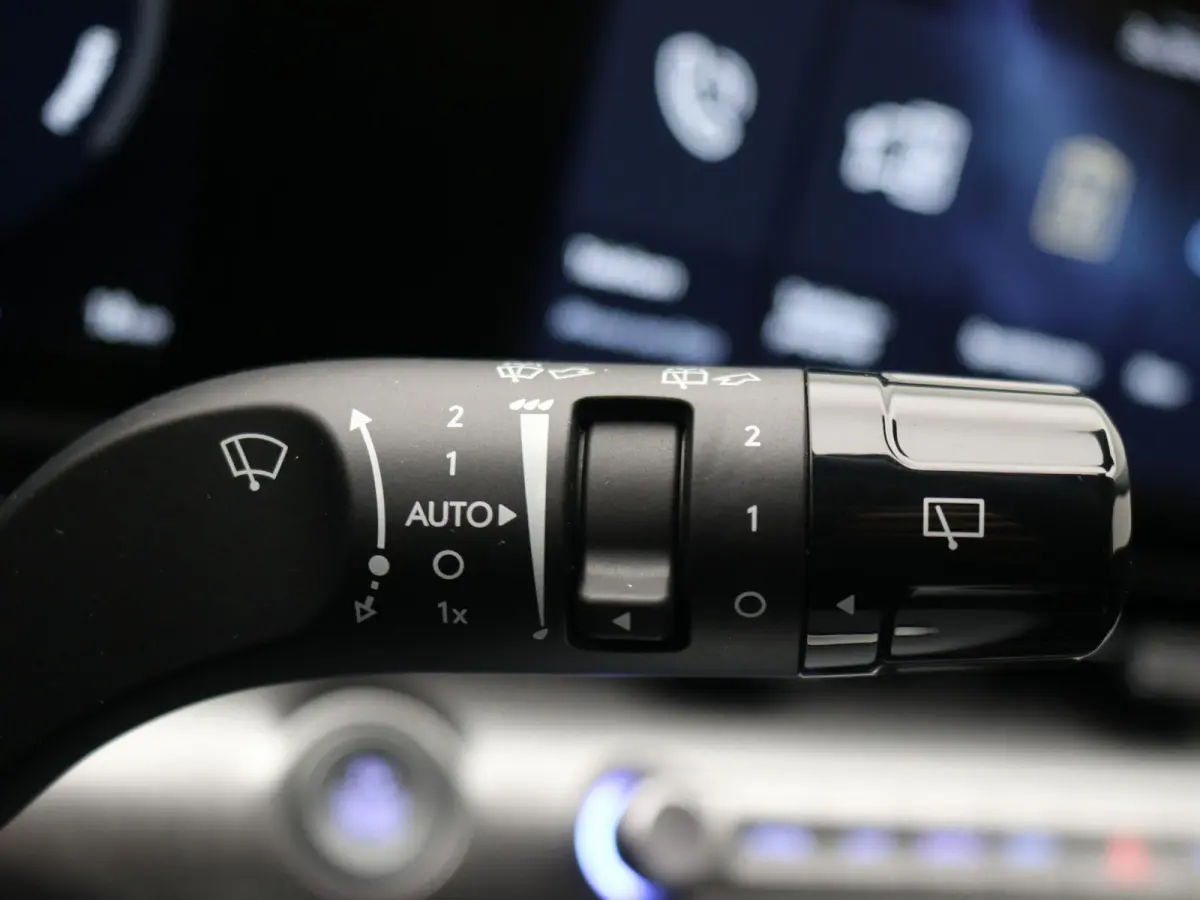 Comfort Smart 48.4 kWh / Navigatie / Blind-Spot Collision-Avoidance Assist / Adaptieve Cruise Control / 19 inch N-Velgen