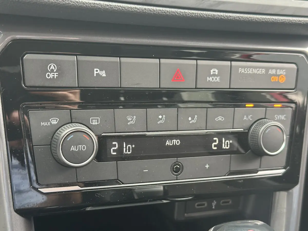 1.0 TSI Life Business / Automaat / trekhaak / digitaal instrumentenpaneel / Navigatie / adaptieve cruise control /