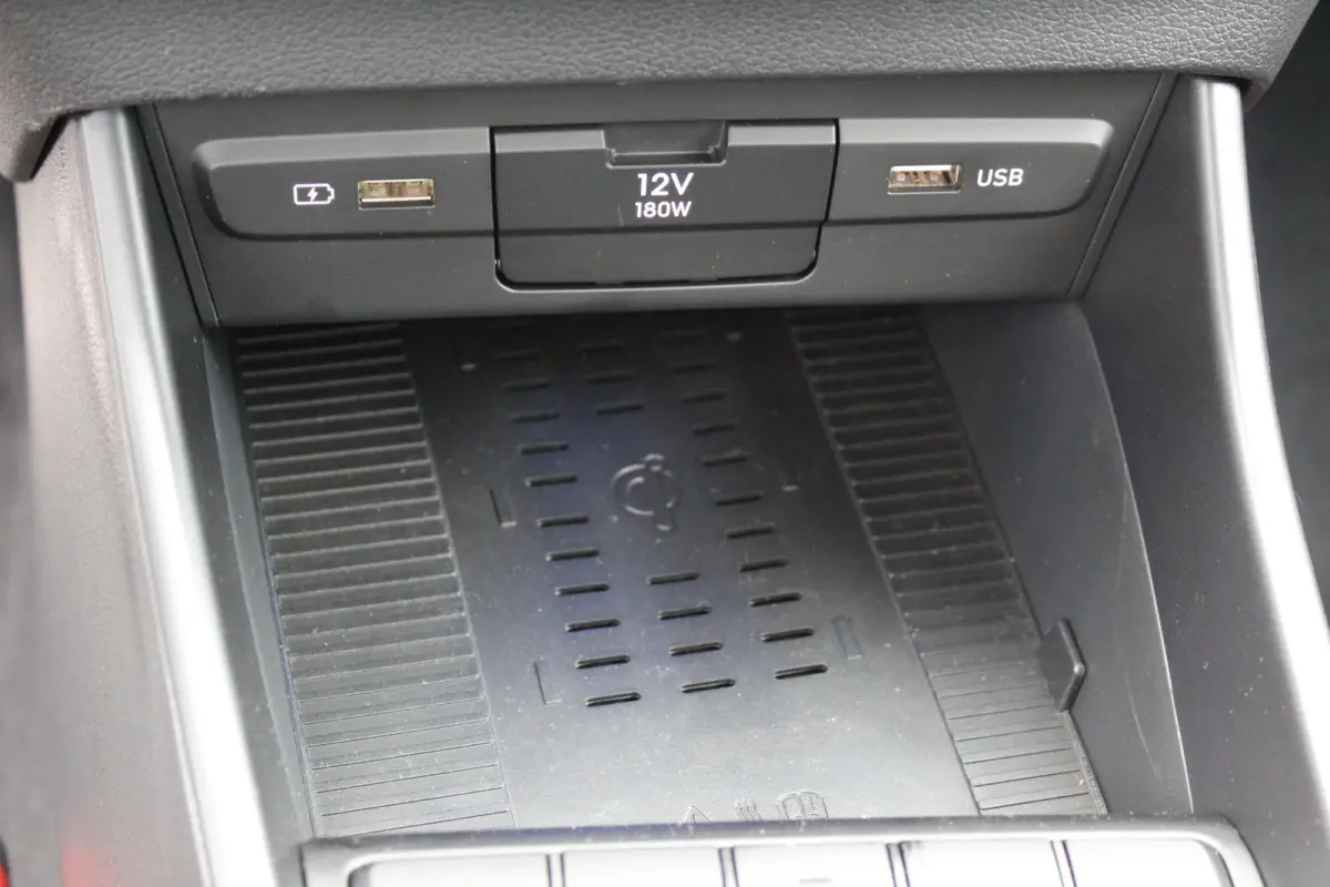 1.0 T-GDI Comfort Smart / Navigatie / Apple Carplay & Android Auto / Airco / Cruise Control /