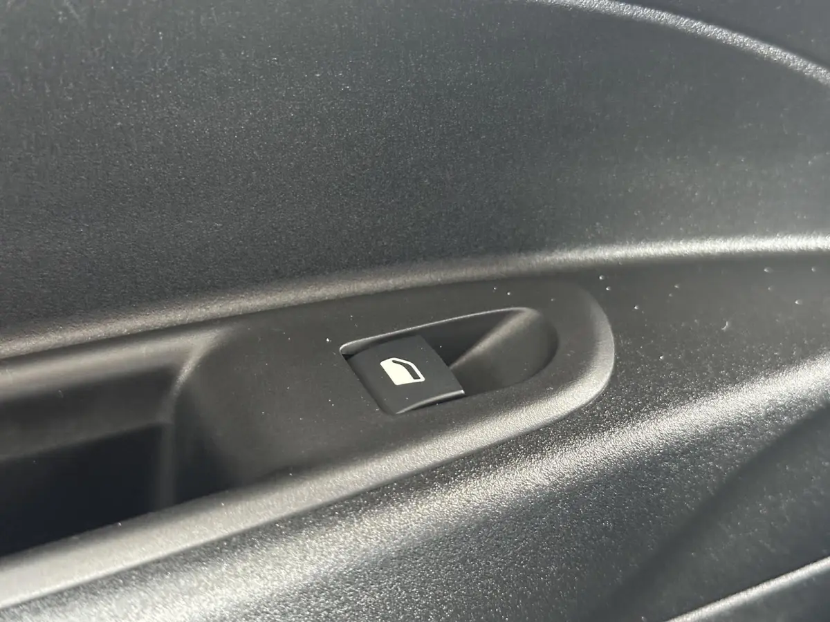 1.2 Hybrid Icon / Apple Carplay & Android Auto / Cruise Control / Keyless Entry / Achteruitrijcamera / Parkeersensoren voor & achter / Airco /