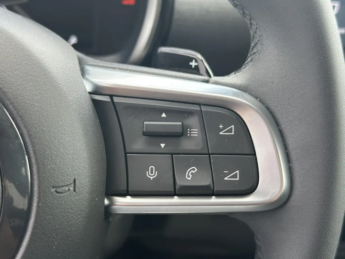 1.2 Hybrid Icon / Apple Carplay & Android Auto / Cruise Control / Keyless Entry / Achteruitrijcamera / Parkeersensoren voor & achter / Airco /