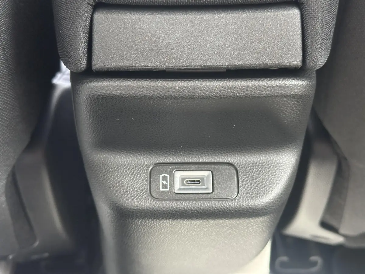 1.2 Hybrid Icon / Apple Carplay & Android Auto / Cruise Control / Keyless Entry / Achteruitrijcamera / Parkeersensoren voor & achter / Airco /