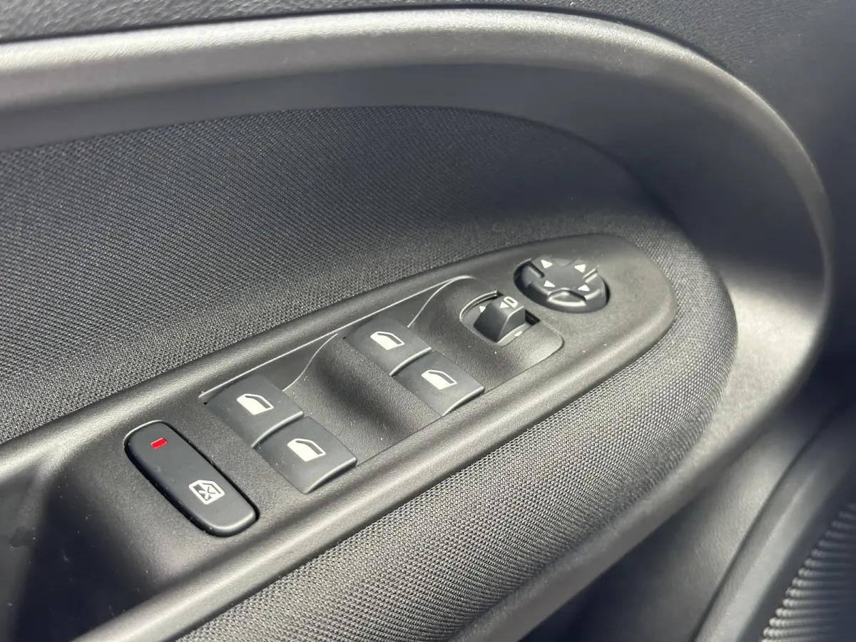1.2 Hybrid Icon / Apple Carplay & Android Auto / Cruise Control / Keyless Entry / Achteruitrijcamera / Parkeersensoren voor & achter / Airco /