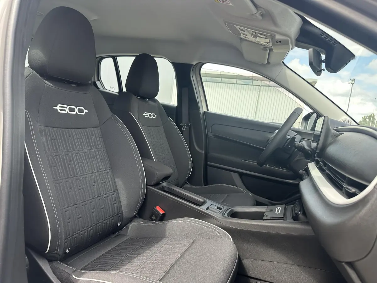 1.2 Hybrid Icon / Apple Carplay & Android Auto / Cruise Control / Keyless Entry / Achteruitrijcamera / Parkeersensoren voor & achter / Airco /