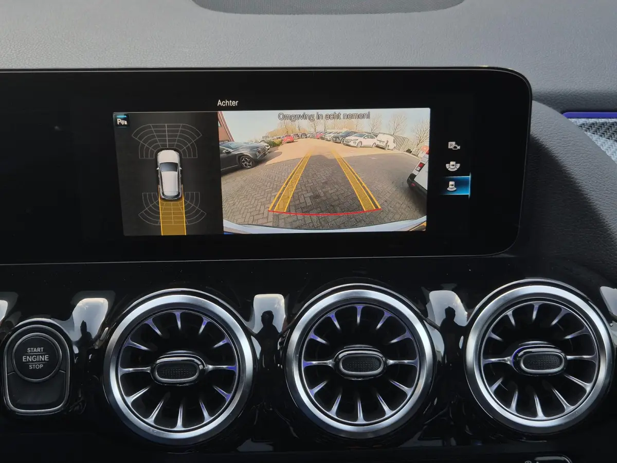 250 e AMG Line / Dealer onderhouden / Accu SOH 98,51% / Glazen schuif- en kanteldak / Trekgewicht 1800 kg / Stoelverwarming / Achteruitrijcamera / Elektrische achterklep / Cruise control / D