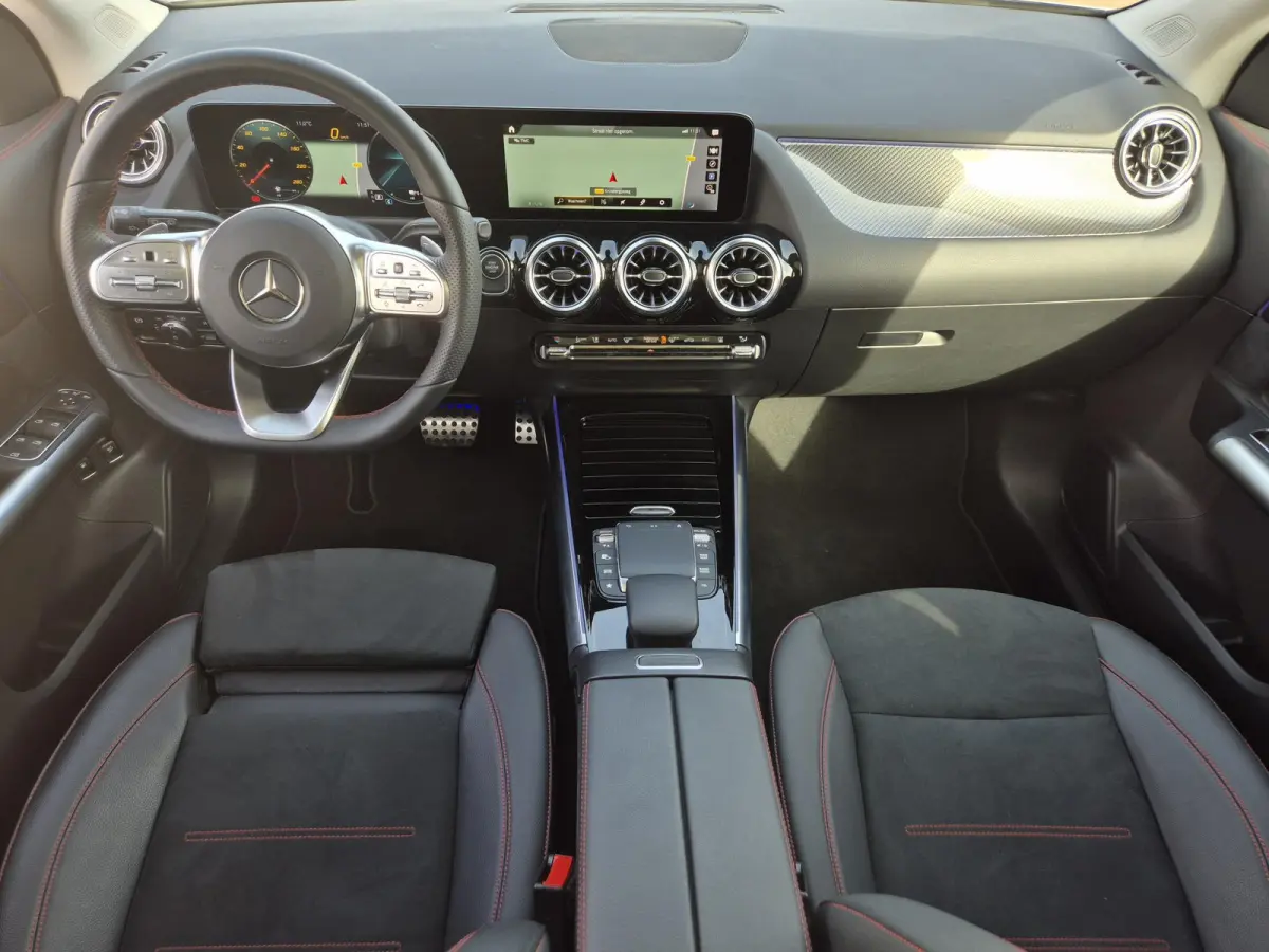 250 e AMG Line / Dealer onderhouden / Accu SOH 98,51% / Glazen schuif- en kanteldak / Trekgewicht 1800 kg / Stoelverwarming / Achteruitrijcamera / Elektrische achterklep / Cruise control / D