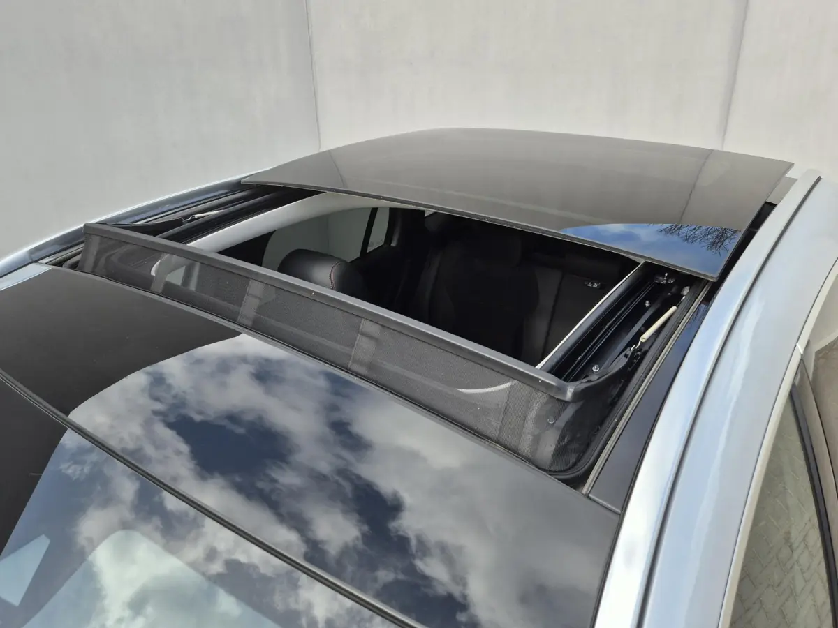 250 e AMG Line / Dealer onderhouden / Accu SOH 98,51% / Glazen schuif- en kanteldak / Trekgewicht 1800 kg / Stoelverwarming / Achteruitrijcamera / Elektrische achterklep / Cruise control / D
