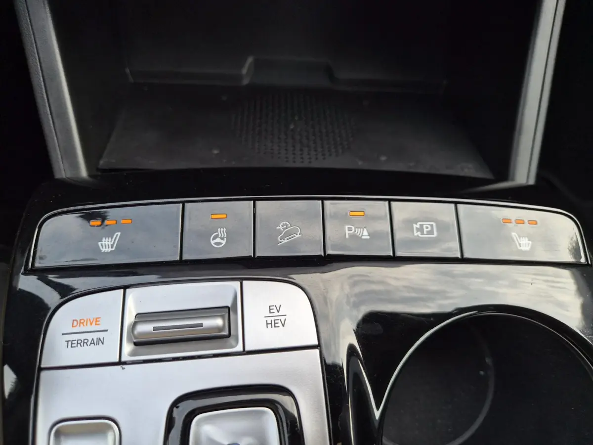 1.6 T-GDI PHEV Comfort Smart 4WD / SOH 97% / Dealer onderhouden / Fabrieksgarantie tot 06-2027 / 1.350 kg trekgewicht / Elektrische achterklep / Achteruitrijcamera / Stuur- & Stoelverwarming
