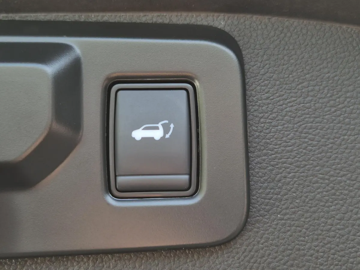 1.2 E-Tech full hybrid 200 Techno / Fabrieksgarantie tot 05-2027 / Panorama Dak / 1.500 KG Trekgewicht / Adaptief Cruise Control / Camera 360° / Navigatie / Stuur-, Stoel- & Voorruitverwarm