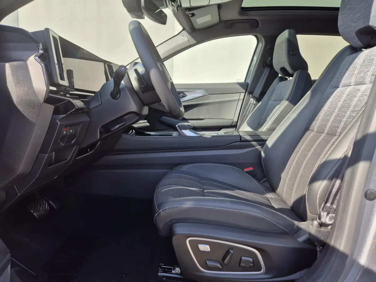 1.2 E-Tech full hybrid 200 Techno / Fabrieksgarantie tot 05-2027 / Panorama Dak / 1.500 KG Trekgewicht / Adaptief Cruise Control / Camera 360° / Navigatie / Stuur-, Stoel- & Voorruitverwarm