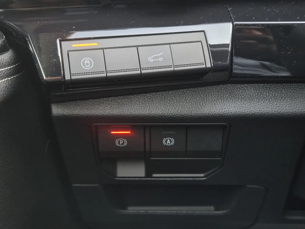 1.2 E-Tech full hybrid 200 Techno / Fabrieksgarantie tot 05-2027 / Panorama Dak / 1.500 KG Trekgewicht / Adaptief Cruise Control / Camera 360° / Navigatie / Stuur-, Stoel- & Voorruitverwarm