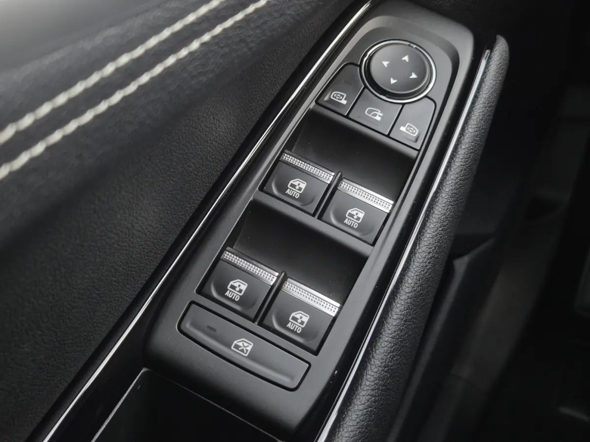 1.2 E-Tech full hybrid 200 Techno / Fabrieksgarantie tot 05-2027 / Panorama Dak / 1.500 KG Trekgewicht / Adaptief Cruise Control / Camera 360° / Navigatie / Stuur-, Stoel- & Voorruitverwarm