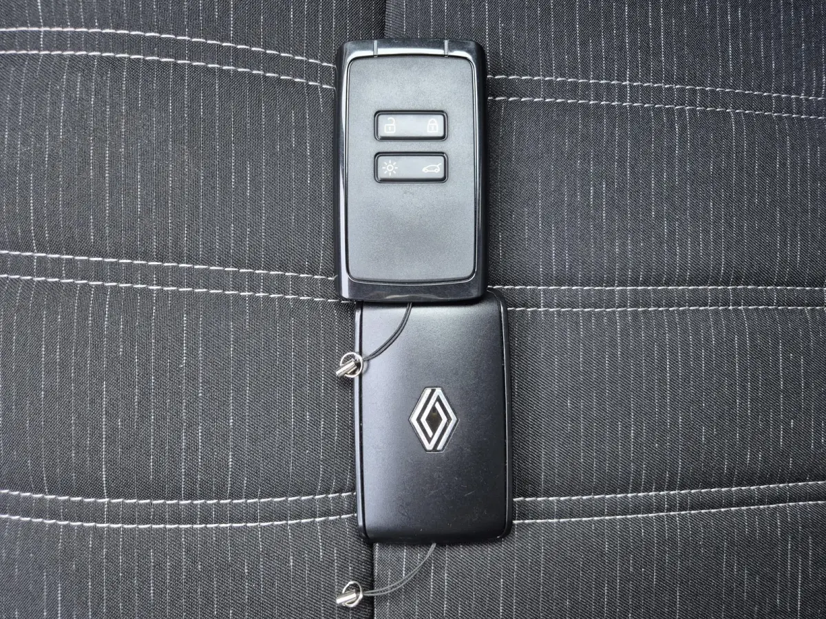 1.2 E-Tech full hybrid 200 Techno / Fabrieksgarantie tot 05-2027 / Panorama Dak / 1.500 KG Trekgewicht / Adaptief Cruise Control / Camera 360° / Navigatie / Stuur-, Stoel- & Voorruitverwarm