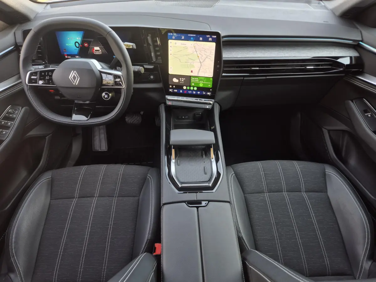 1.2 E-Tech full hybrid 200 Techno / Fabrieksgarantie tot 05-2027 / Panorama Dak / 1.500 KG Trekgewicht / Adaptief Cruise Control / Camera 360° / Navigatie / Stuur-, Stoel- & Voorruitverwarm