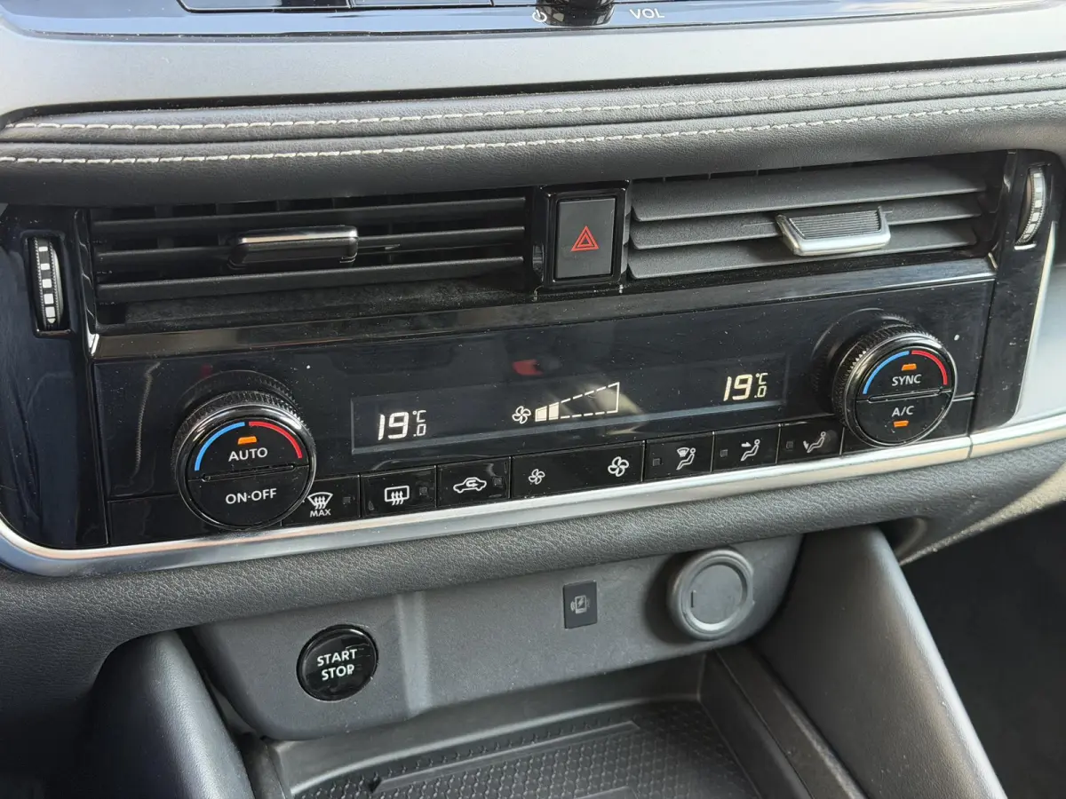 1.5 e-Power N-Connecta / Facelift / Navigatie / 360 Camera / Dodehoek Detectie /  Apple Carplay& Android Auto / Adaptieve Cruise / Clima / DAB /