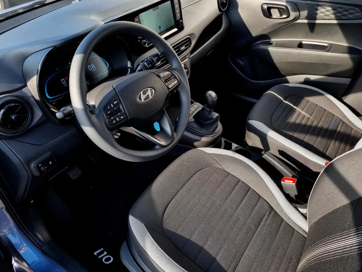 1.0 Comfort / Navigatie / Apple & Android carplay / Airco / Achteruitrijcamera / Elektrisch bedienbare voorruiten /