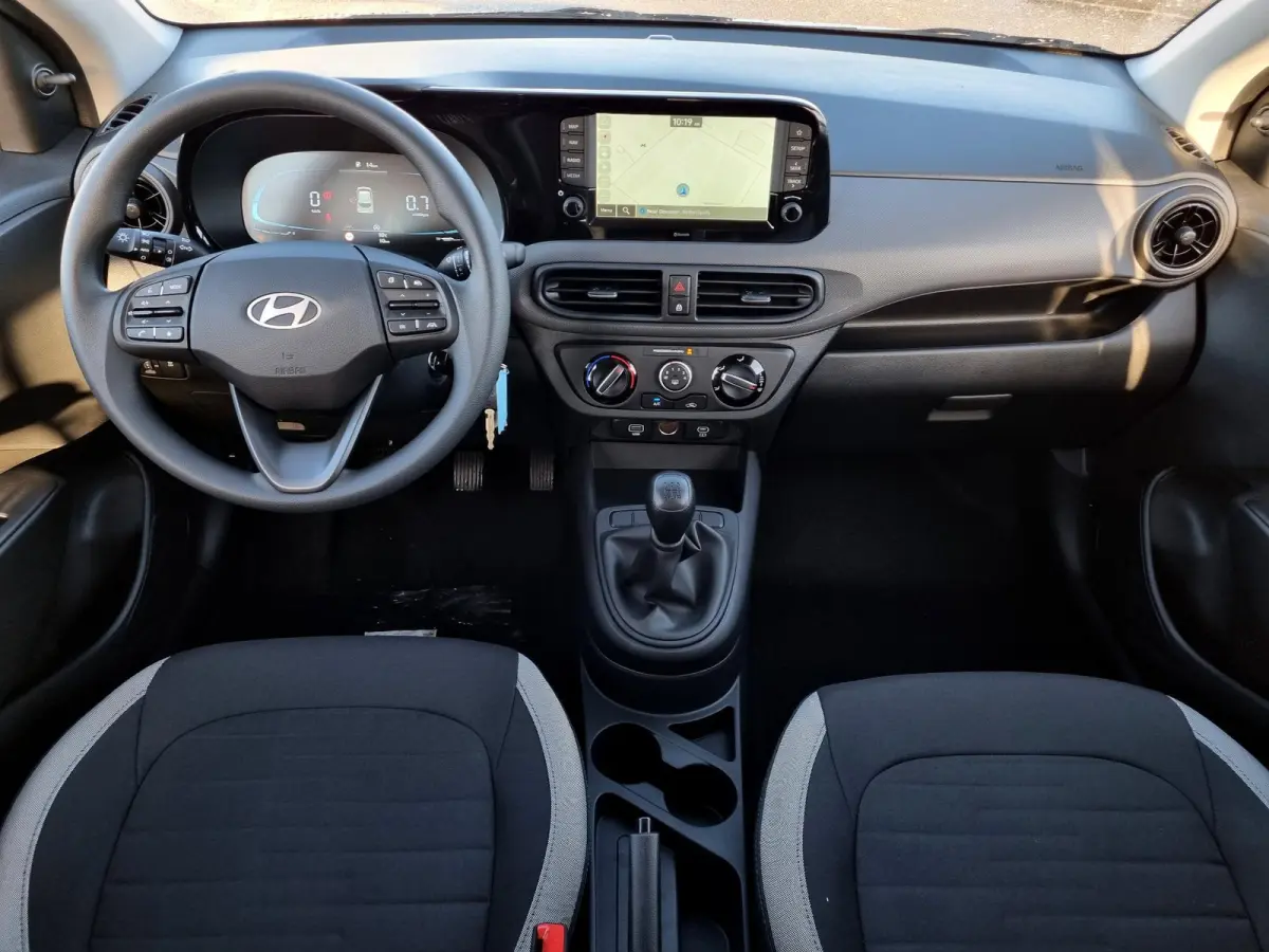 1.0 Comfort / Navigatie / Apple & Android carplay / Airco / Achteruitrijcamera / Elektrisch bedienbare voorruiten /