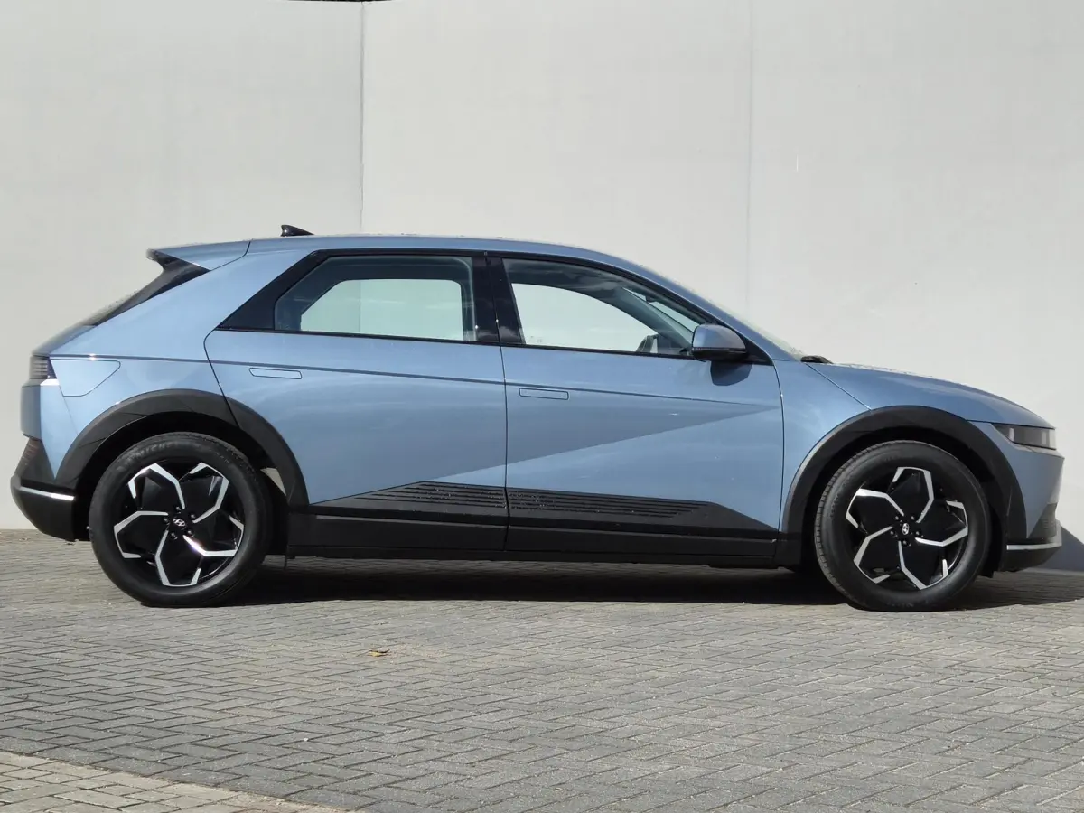 Connect 77.4 kWh / SOH 99% / Dealer onderhouden / Fabrieksgarantie tot 04-2028 / CCS snelladen / Trekgewicht 1.600 kg / Warmtepomp / Stuur- & Stoelverwarming / Achteruitrijcamera / Adaptief 