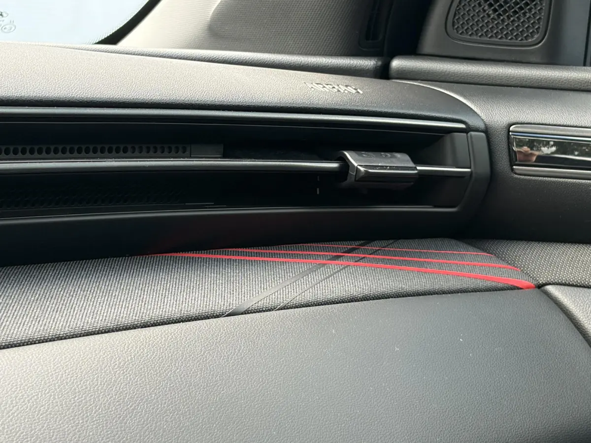 1.6 T-GDI PHEV N Line 4WD / SOH 100% / Fabrieksgarantie tot 05-2027 / Dealer onderhouden / Trekgewicht 1.350 kg / Stuur- Stoel & Achterbank verwarming / Rondomzicht camera / Apple Carplay/An