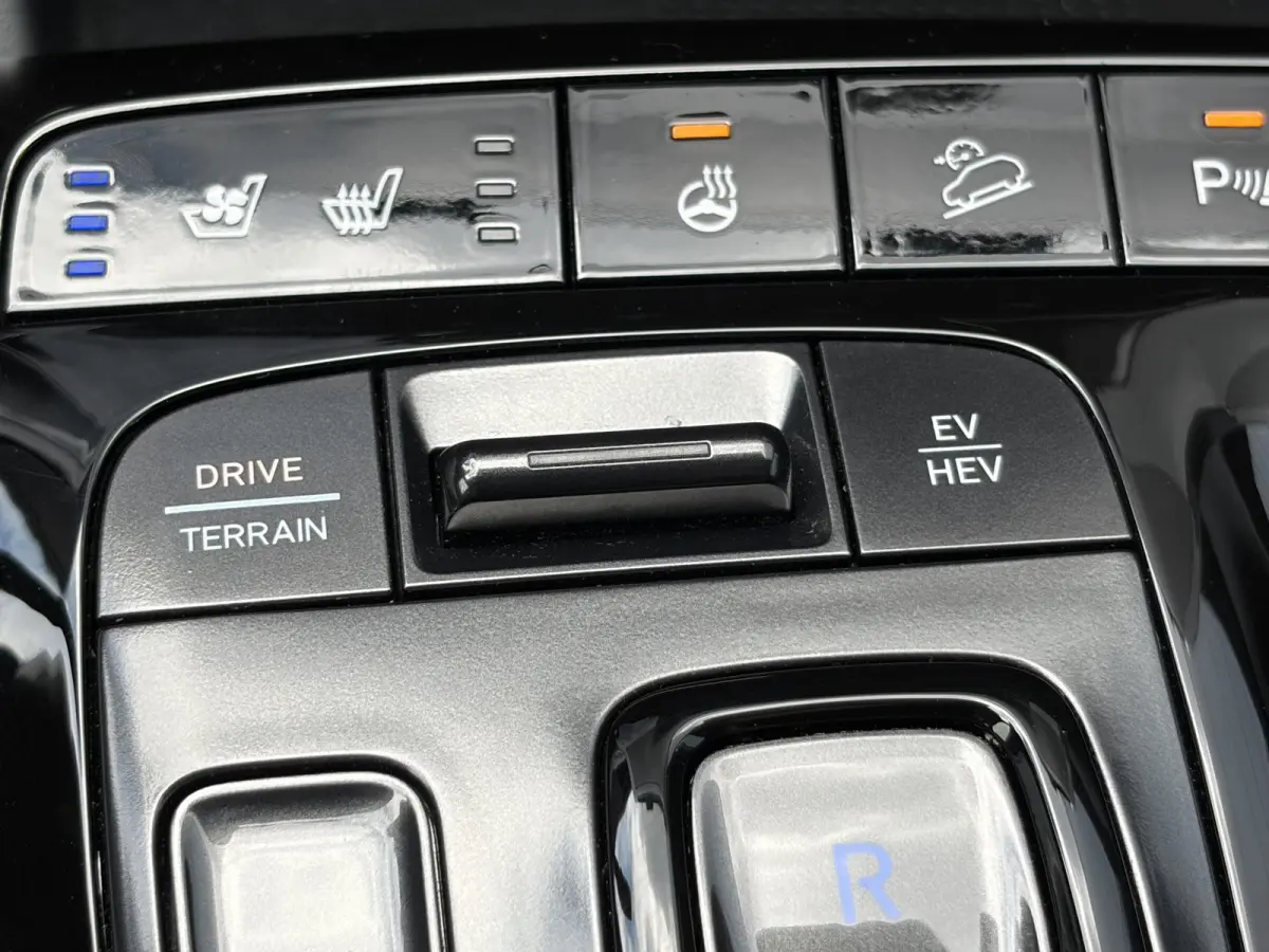 1.6 T-GDI PHEV N Line 4WD / SOH 100% / Fabrieksgarantie tot 05-2027 / Dealer onderhouden / Trekgewicht 1.350 kg / Stuur- Stoel & Achterbank verwarming / Rondomzicht camera / Apple Carplay/An