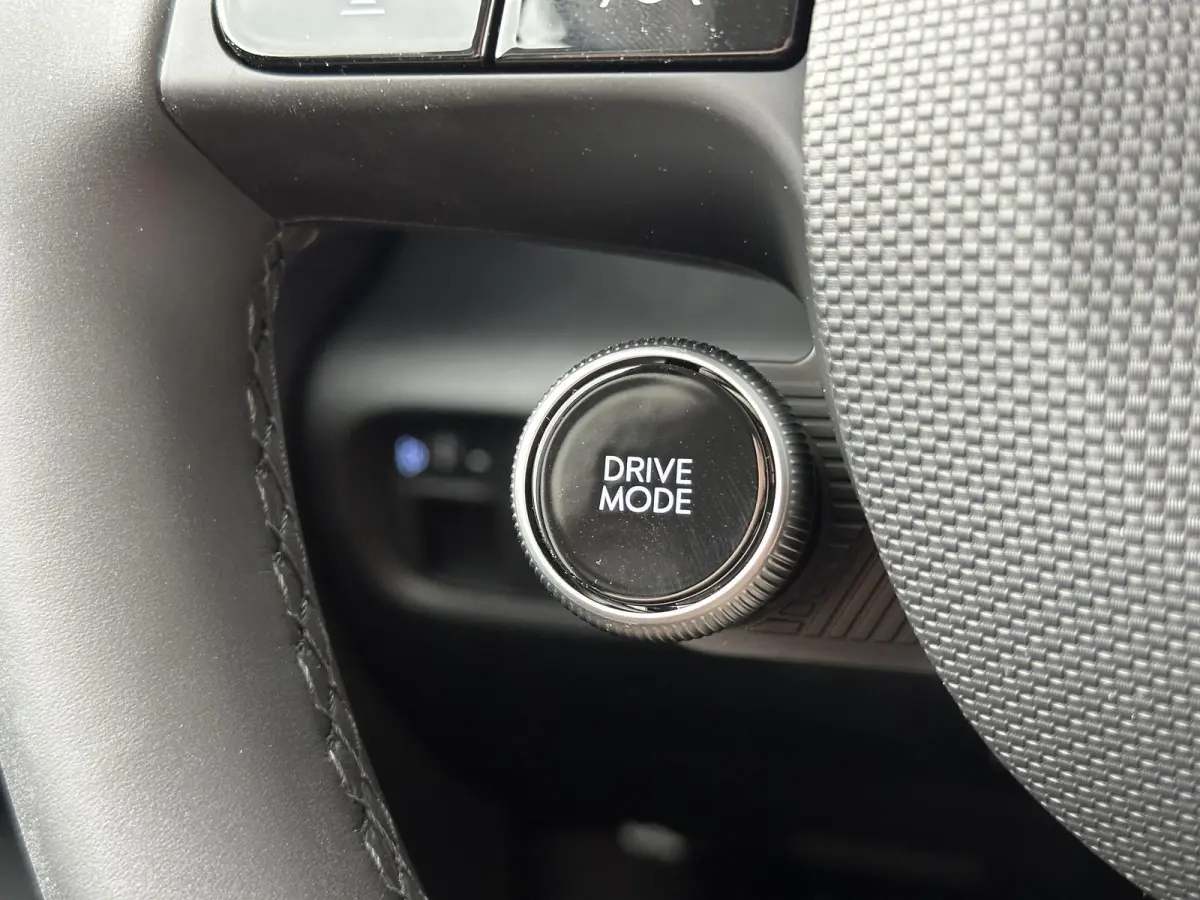 Evolve 49 kWh /  Cruise control Adaptief / Apple Carplay & Android Auto / Navigatie / Parkeersensoren Voor + Achter / Airco / achteruitrijcamera /