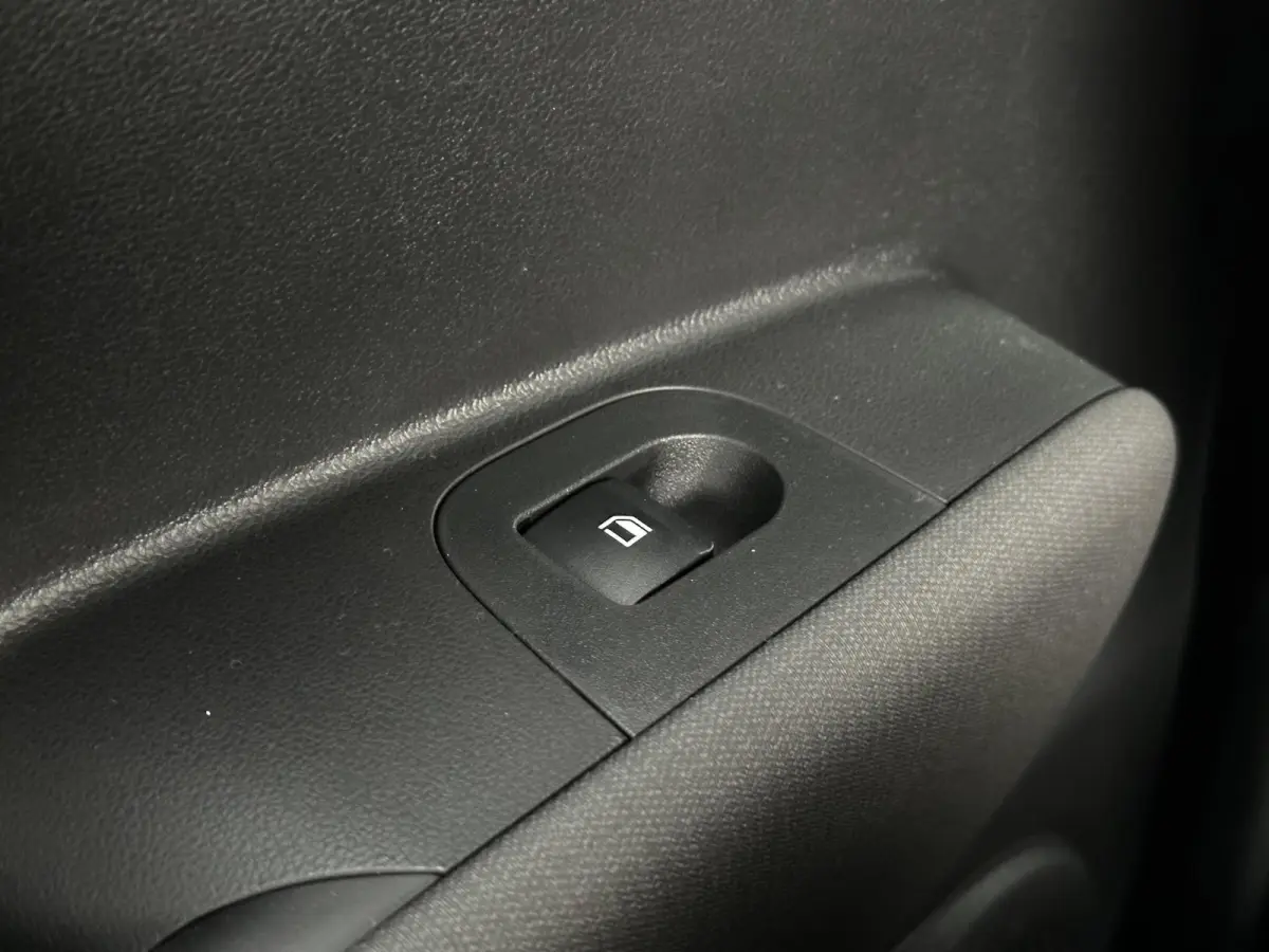 Evolve 49 kWh /  Cruise control Adaptief / Apple Carplay & Android Auto / Navigatie / Parkeersensoren Voor + Achter / Airco / achteruitrijcamera /