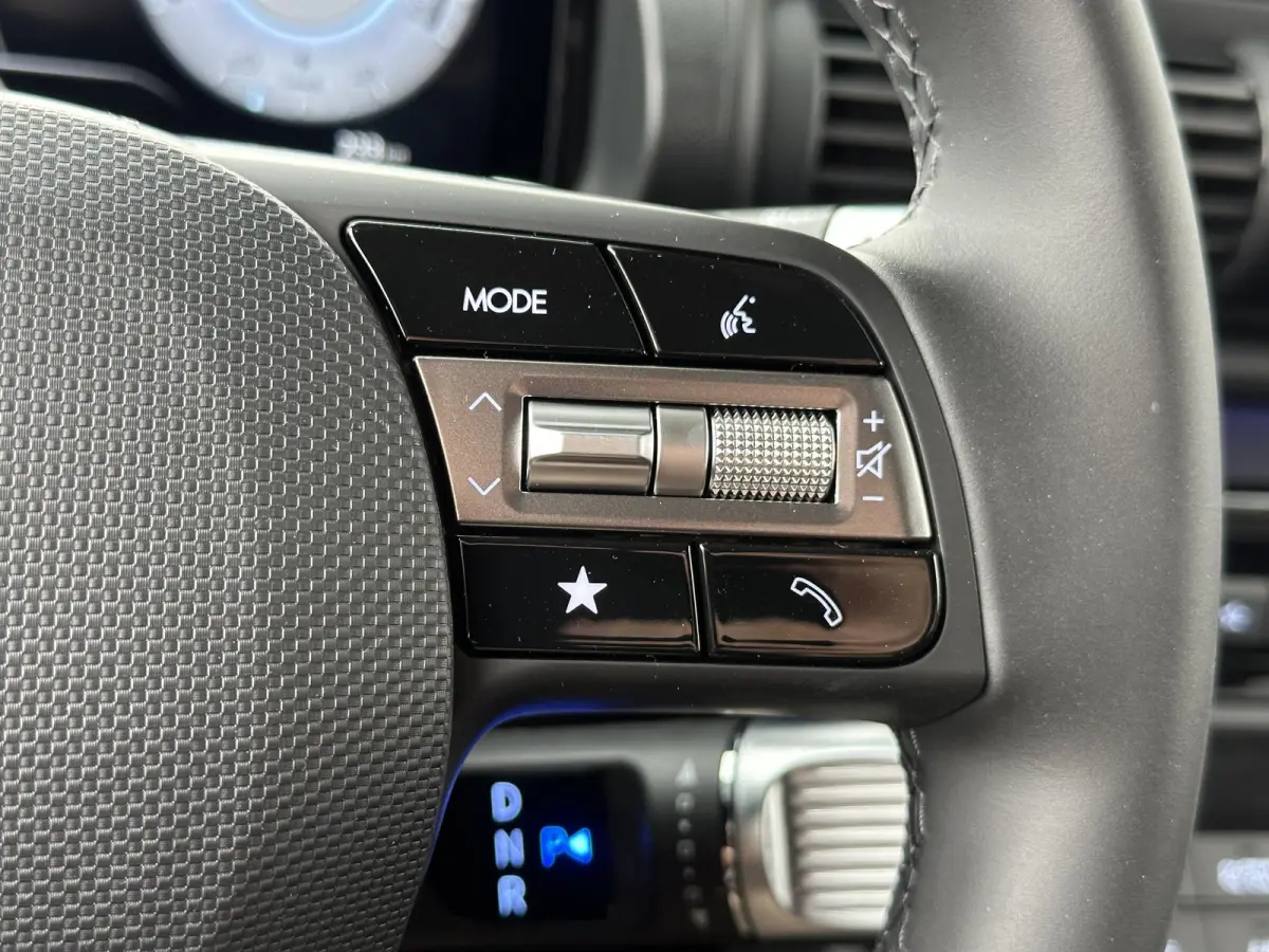 Evolve 49 kWh /  Cruise control Adaptief / Apple Carplay & Android Auto / Navigatie / Parkeersensoren Voor + Achter / Airco / achteruitrijcamera /