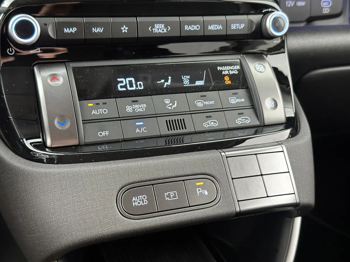 Evolve 49 kWh /  Cruise control Adaptief / Apple Carplay & Android Auto / Navigatie / Parkeersensoren Voor + Achter / Airco / achteruitrijcamera /