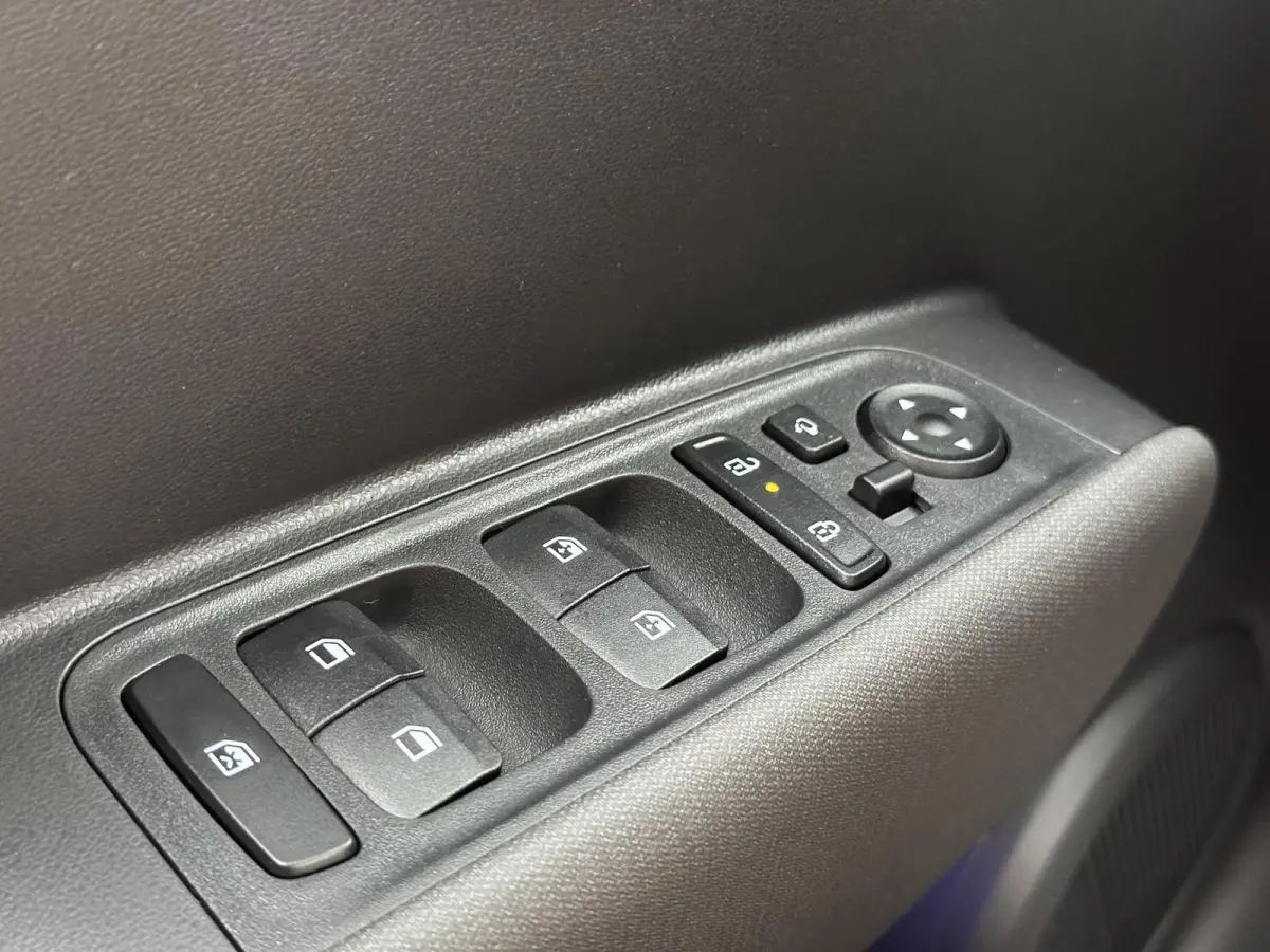 Evolve 49 kWh /  Cruise control Adaptief / Apple Carplay & Android Auto / Navigatie / Parkeersensoren Voor + Achter / Airco / achteruitrijcamera /