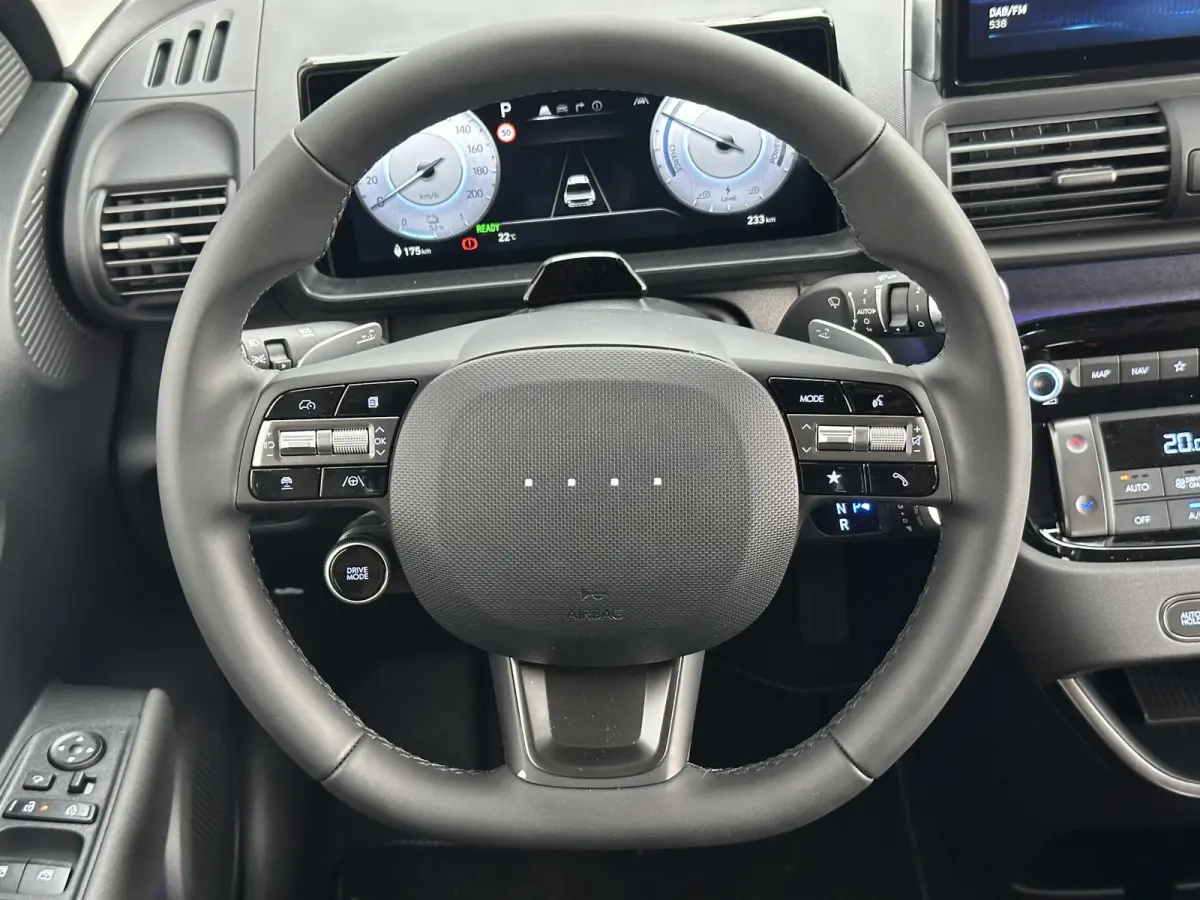 Evolve 49 kWh /  Cruise control Adaptief / Apple Carplay & Android Auto / Navigatie / Parkeersensoren Voor + Achter / Airco / achteruitrijcamera /