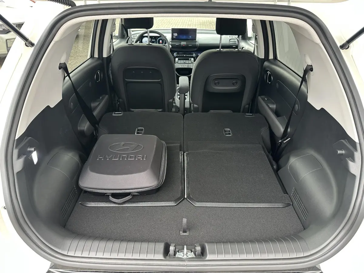 Evolve 49 kWh /  Cruise control Adaptief / Apple Carplay & Android Auto / Navigatie / Parkeersensoren Voor + Achter / Airco / achteruitrijcamera /