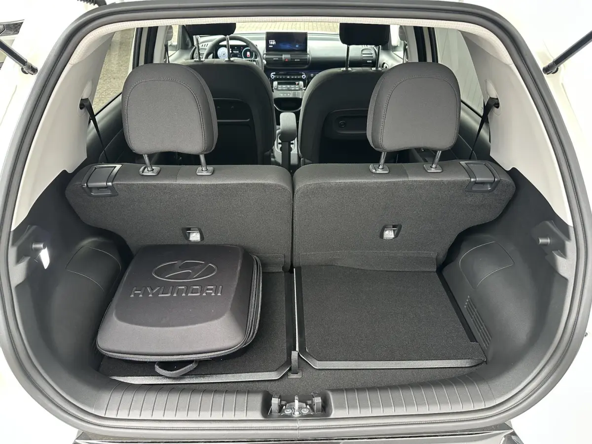 Evolve 49 kWh /  Cruise control Adaptief / Apple Carplay & Android Auto / Navigatie / Parkeersensoren Voor + Achter / Airco / achteruitrijcamera /