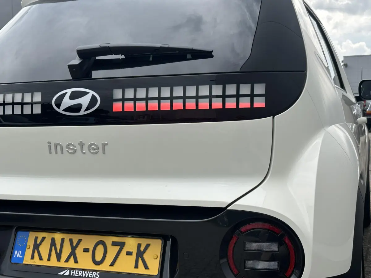 Evolve 49 kWh /  Cruise control Adaptief / Apple Carplay & Android Auto / Navigatie / Parkeersensoren Voor + Achter / Airco / achteruitrijcamera /