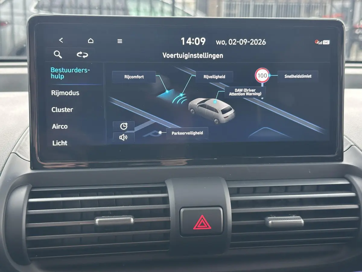 Evolve 49 kWh /  Cruise control Adaptief / Apple Carplay & Android Auto / Navigatie / Parkeersensoren Voor + Achter / Airco / achteruitrijcamera /